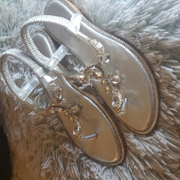 Sandals - Picture 3 of 4